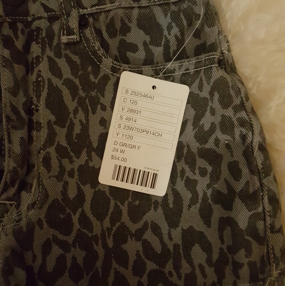 NWT High Rise Denim Shorts - Picture 3 of 3